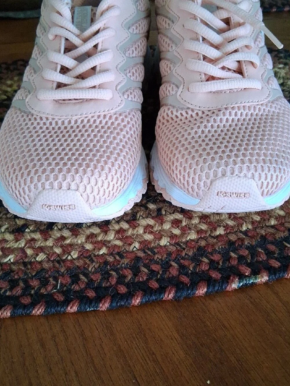K-Swiss Women’s Peach Athletic Mesh Sneakers Sz.6